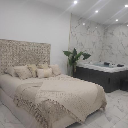 Spa Nessa Saint-Andiol Bagian luar foto