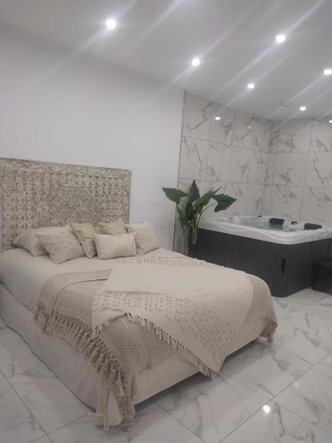 Spa Nessa Saint-Andiol Bagian luar foto